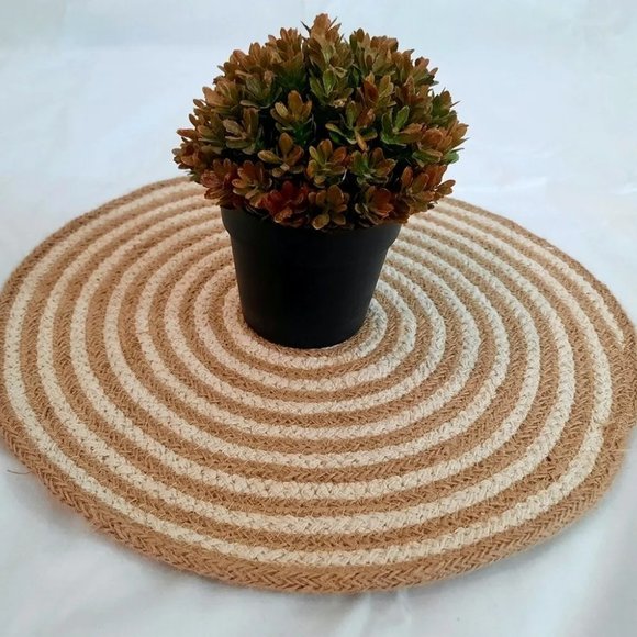 Placemat | White Circle | Round | 14x14 | Pack of 4 - Picture 4 of 5